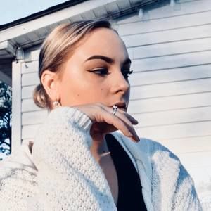 Meet your Posher, Mia